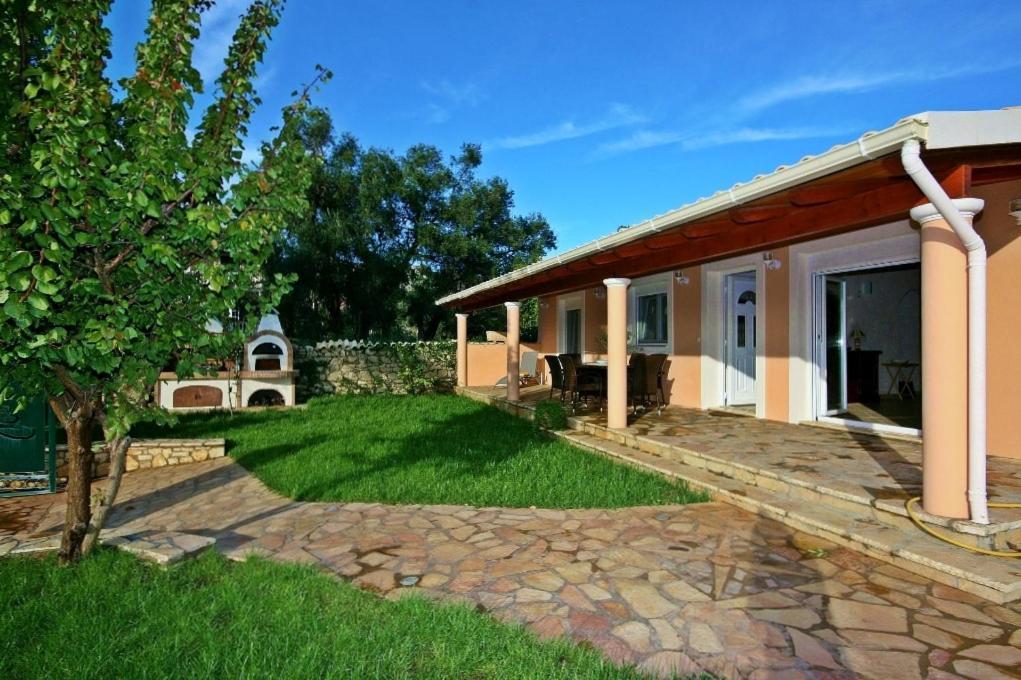 Villa Spiti Ute Makrades Екстер'єр фото