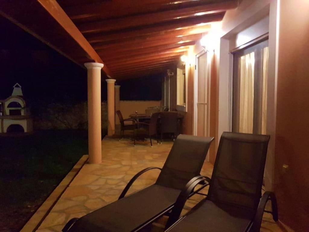 Villa Spiti Ute Makrades Екстер'єр фото